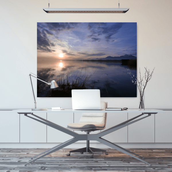 - LICHTSCHEUNE. - Sonnenaufgang am Chiemsee - aus den 'Chiemsee Series' von Sabine Hauswirth <h1 class="AssetCard-module__title___MNLOe" data-testid="title">"Scenic View Of Lake Against Sky At Sunset" - Getty Images Lizenz</h1>